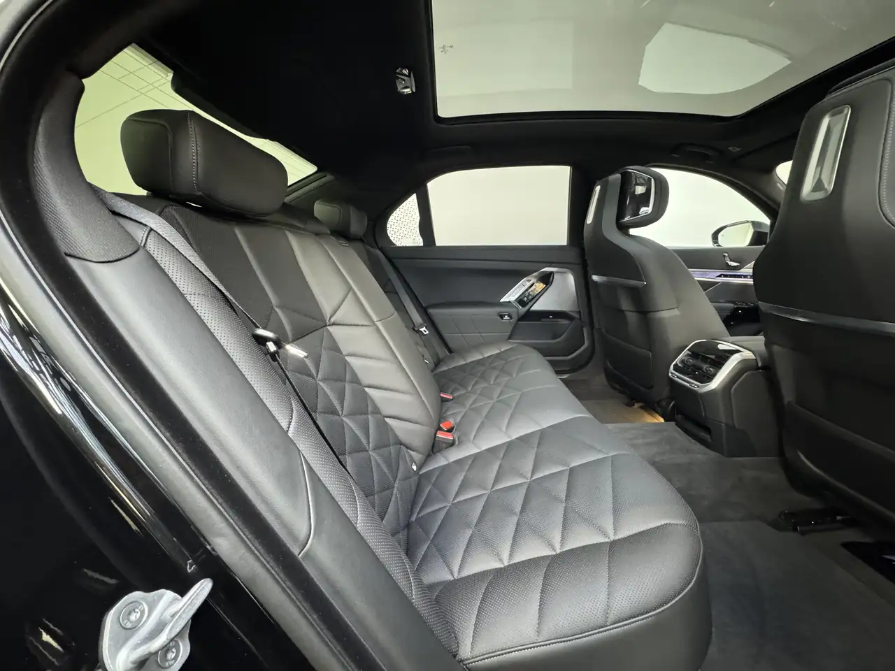 BMW 750 xDrive M Sport Pro AHK ACC 360°, миниатюра 26