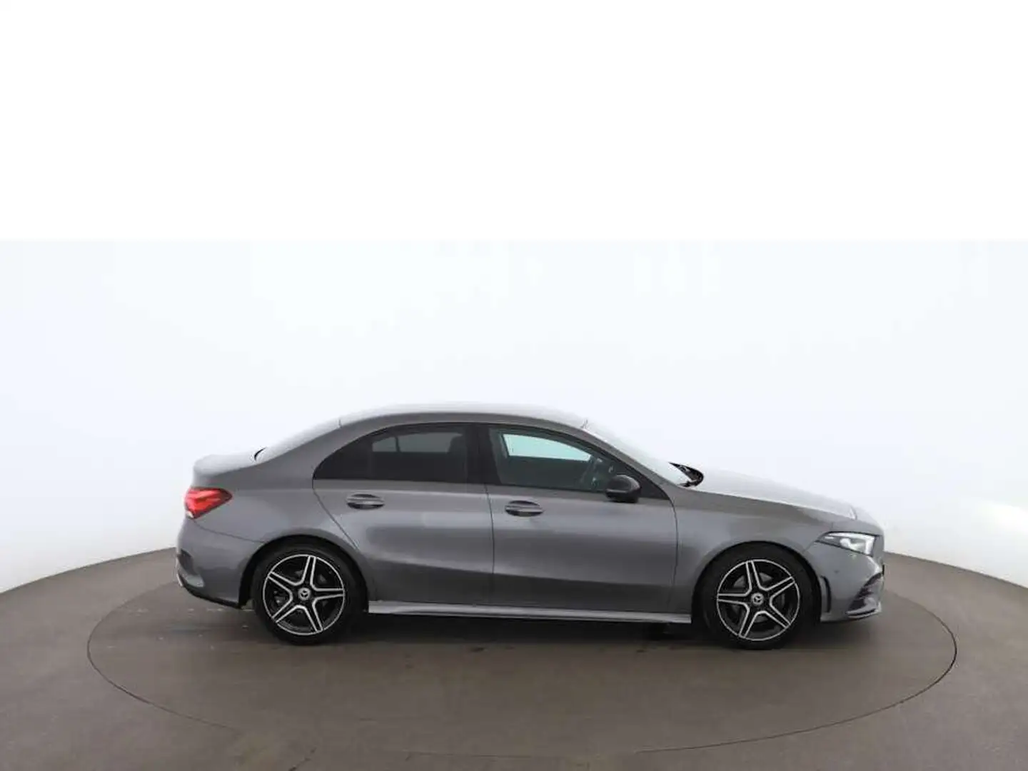 Mercedes-Benz A 180 d AMG-Line Aut LED NAVI LEDER TEMP R-CAM Grau - 2