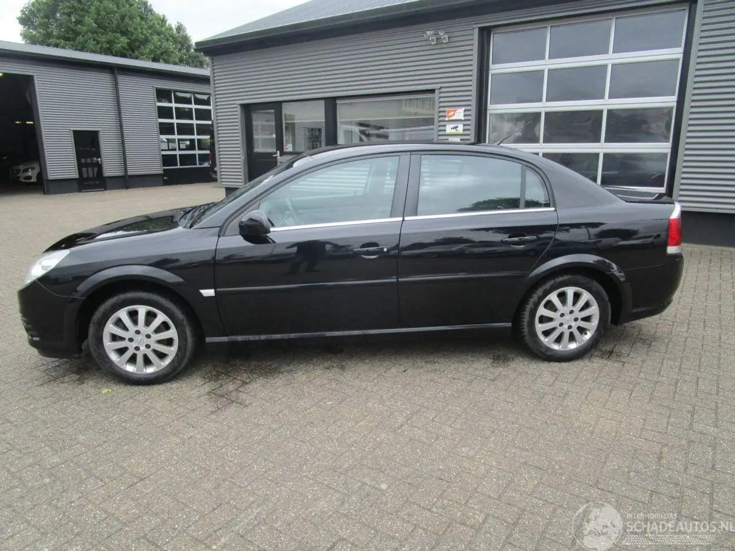 Opel Vectra 2.2-16V Cosmo sedan Zwart - 2