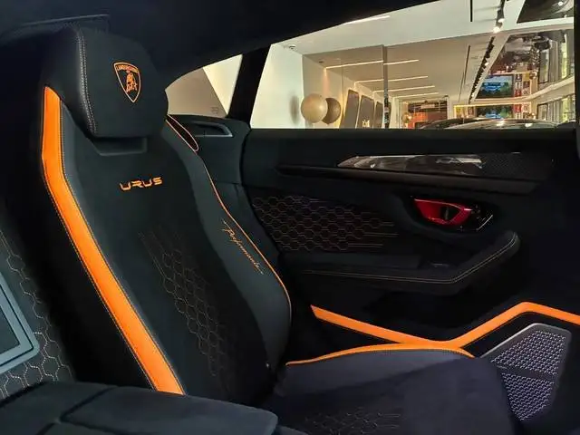 Lamborghini Urus view 12