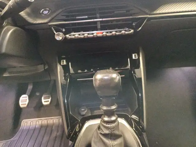 Peugeot 208 view 12