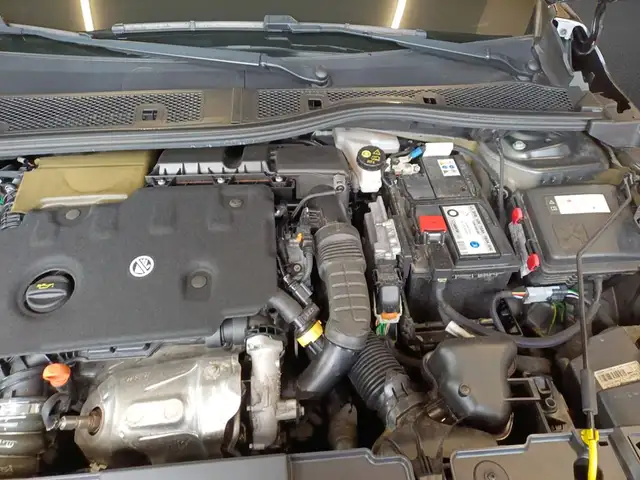 Peugeot 208 view 5