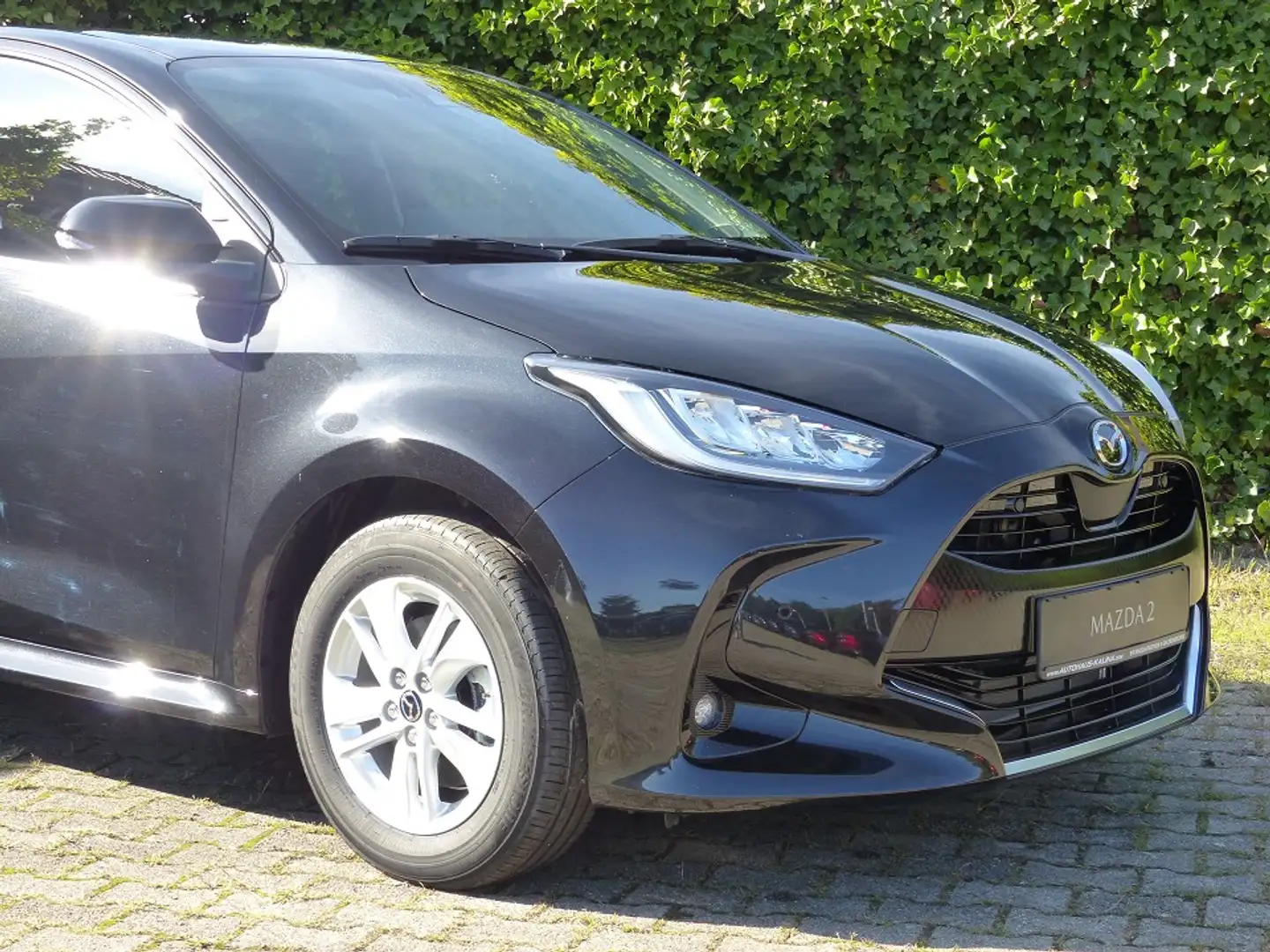 Mazda 2 Hybrid 1.5L VVT-i 116 PS AGILE COMFORT-P SAFETY-P Schwarz - 2
