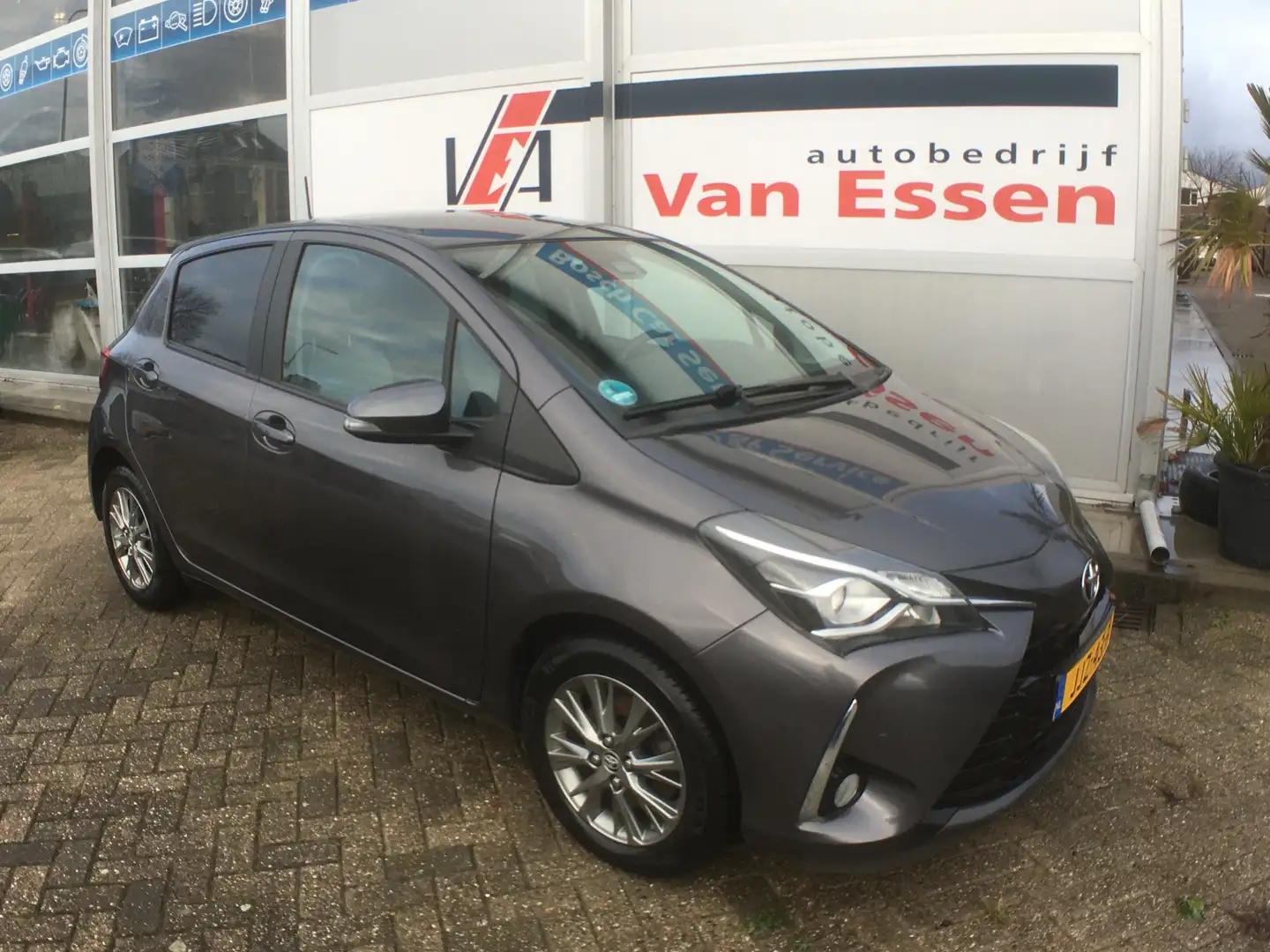 Toyota Yaris 1.5 VVT-i Aspiration 112 PK, keyles entry, lane de Grigio - 1