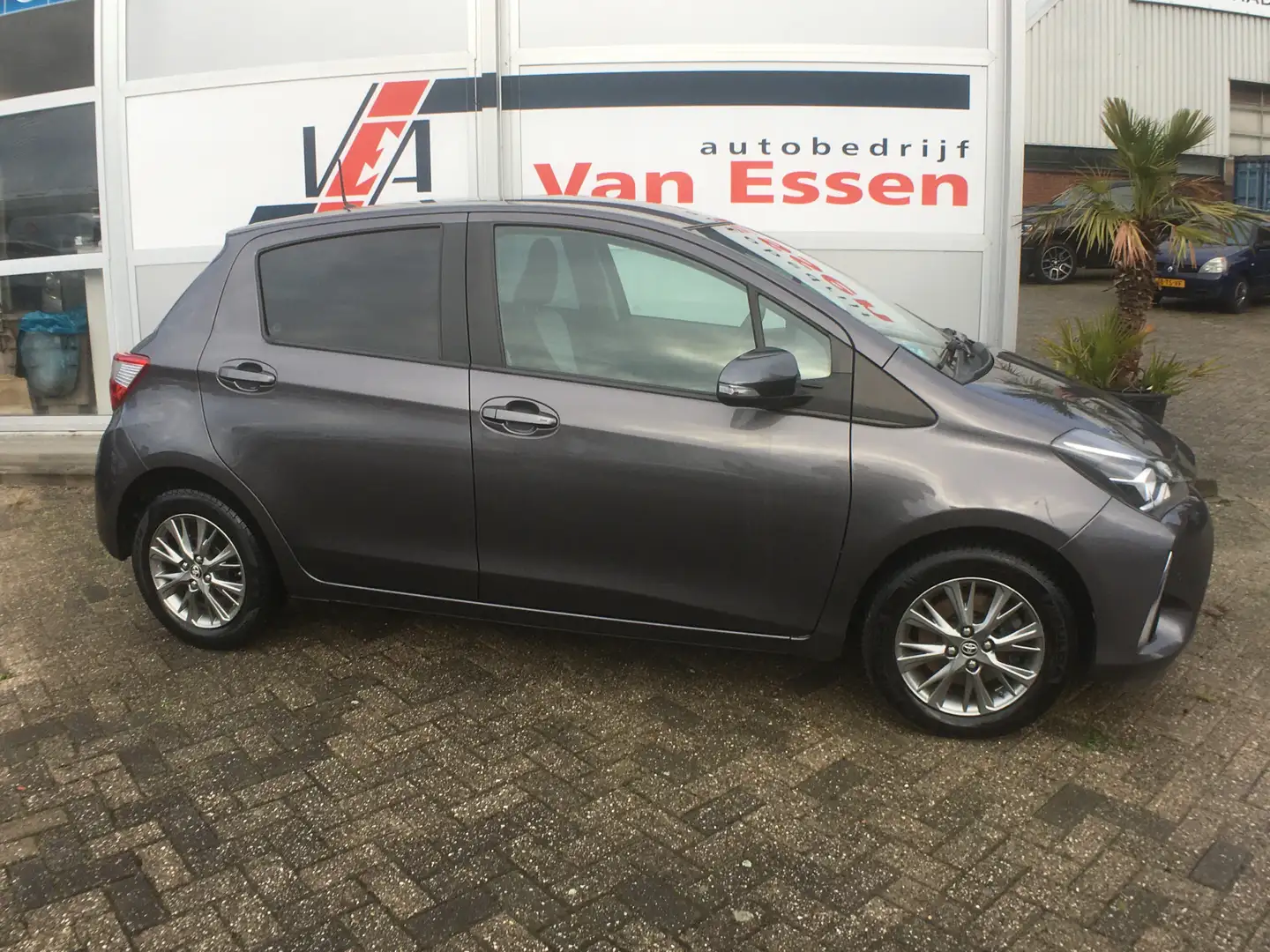 Toyota Yaris 1.5 VVT-i Aspiration 112 PK, keyles entry, lane de Grigio - 2