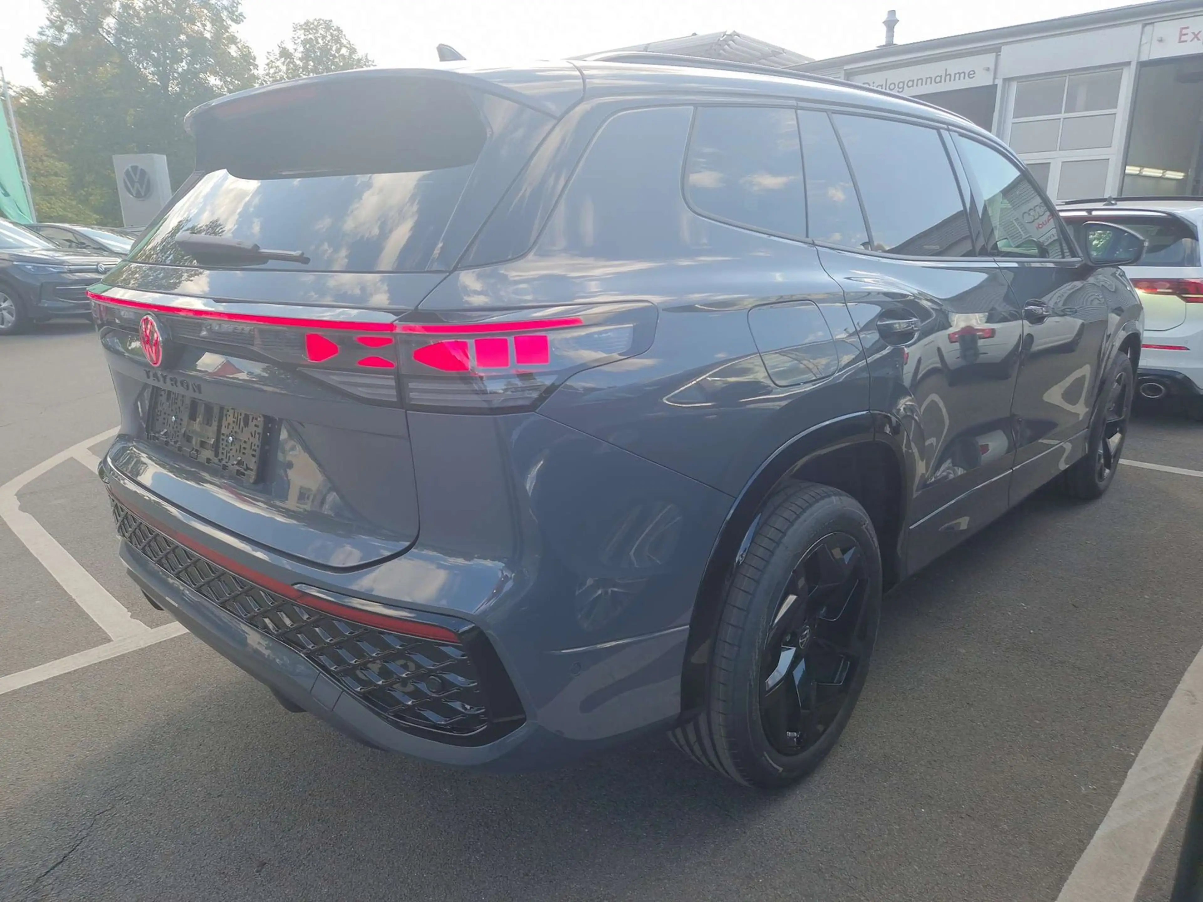 Volkswagen Tayron 1,5 eHybrid DSG R-LINE BLACK STYLE PANO LEDER A... — photo 2