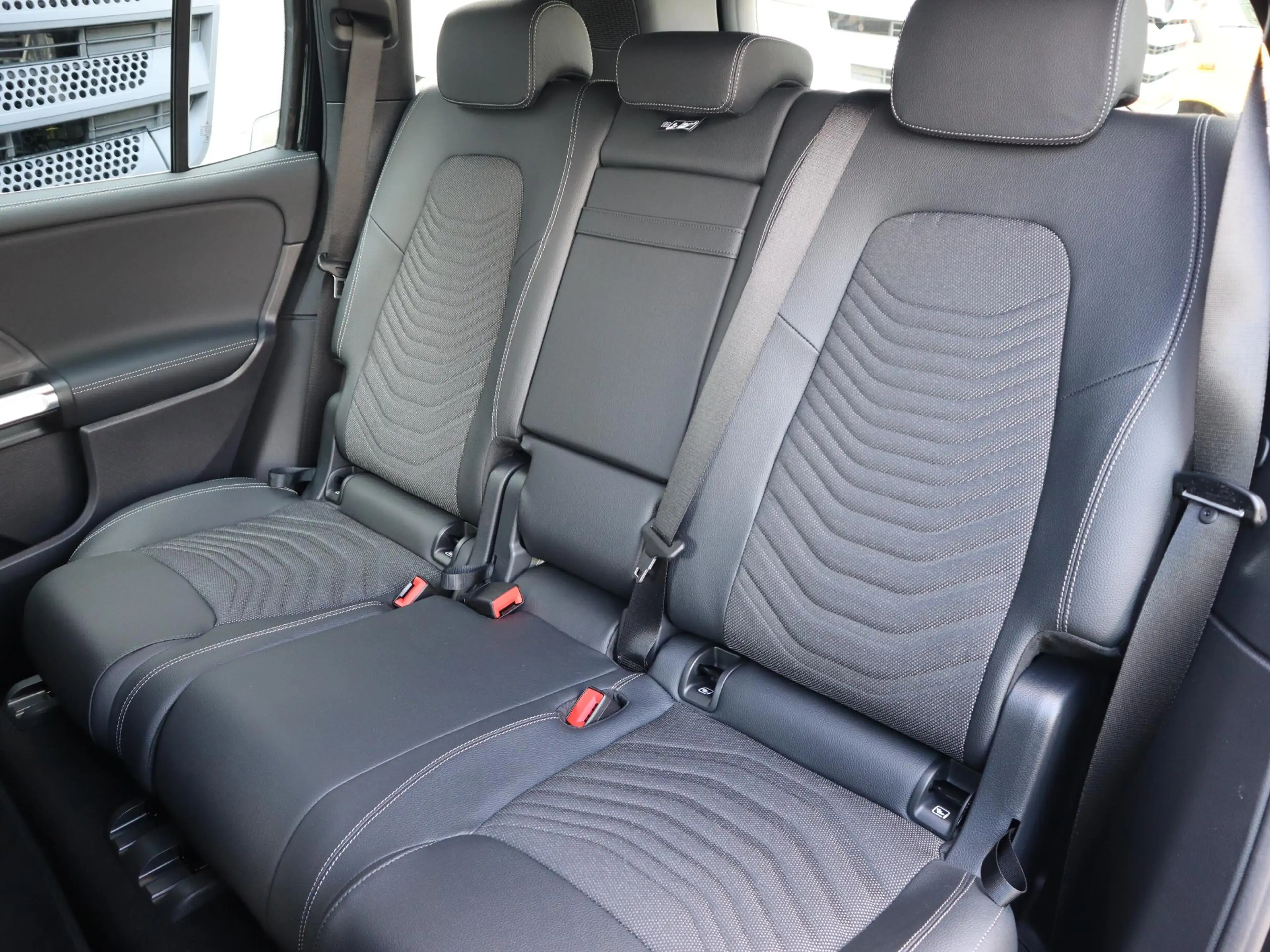 Mercedes-Benz EQB 250 250+ Business Solution 71 kWh — photo 9