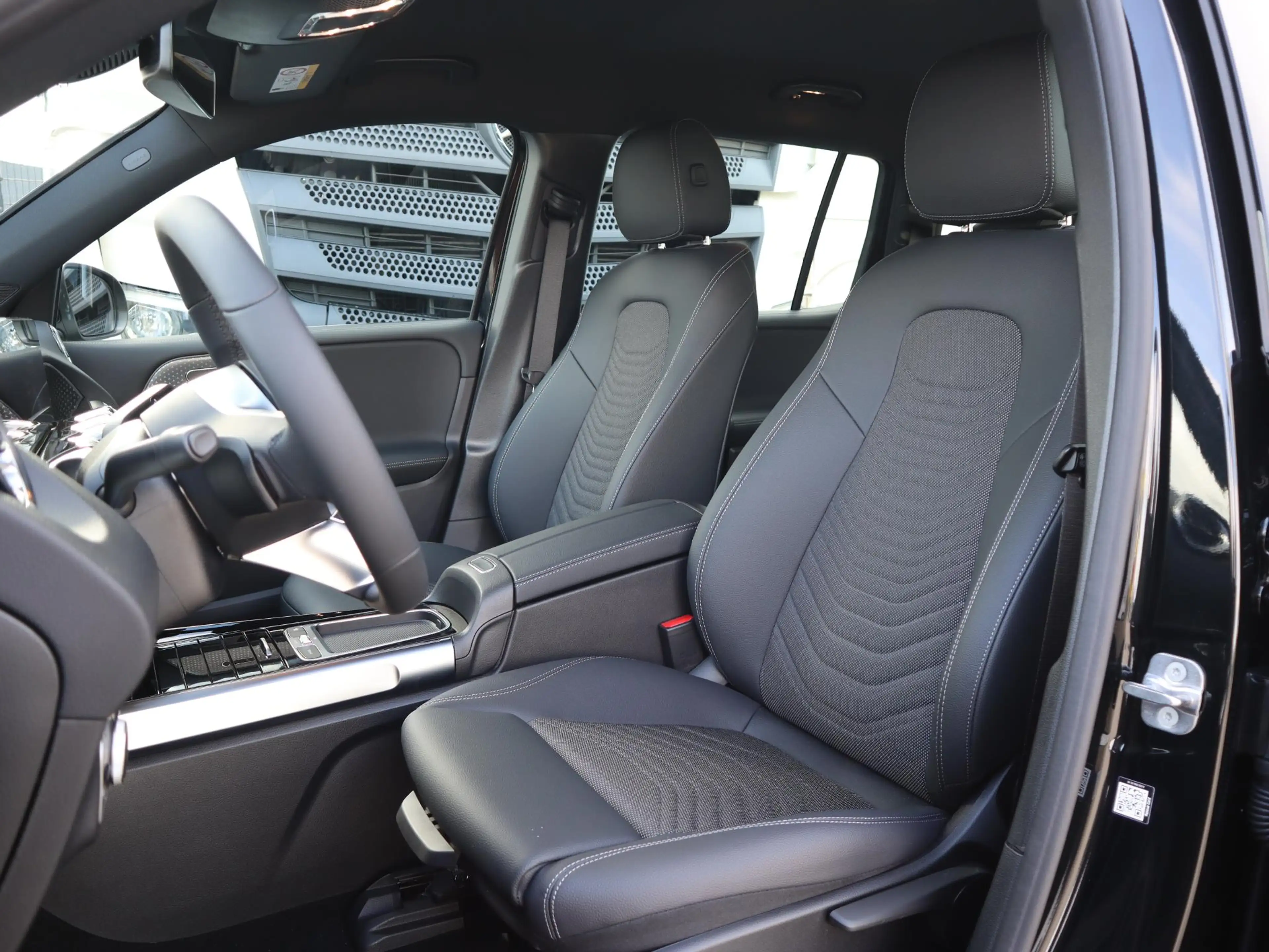 Mercedes-Benz EQB 250 250+ Business Solution 71 kWh — photo 10
