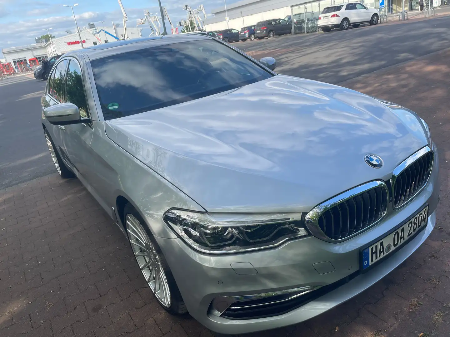 BMW 530 d (G30) Luxury Line*Keyless*Head Up*360° Silber - 1