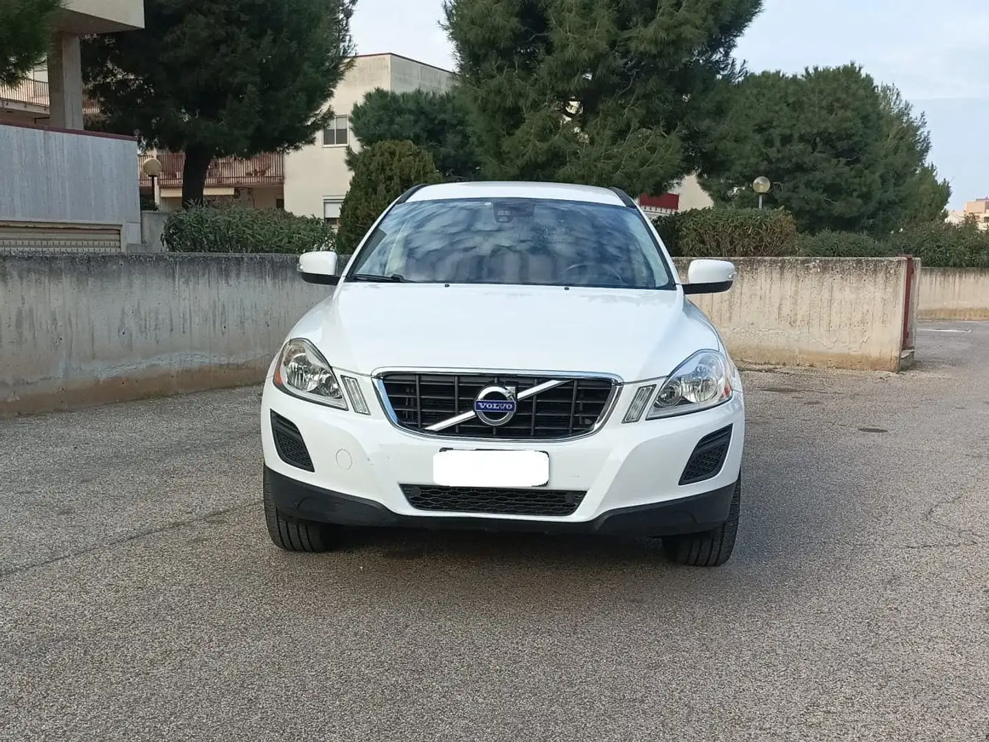 Volvo XC60 XC60 2.0 d4 (d3) Momentum Bianco - 2