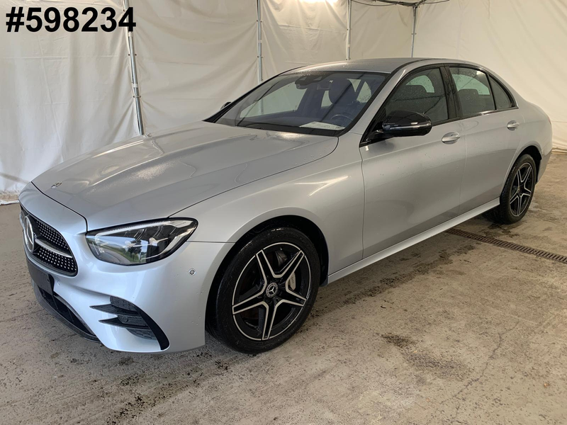 Mercedes-Benz E 300 E300 de AMG V-LEDER/DISTR/BURMESTER/AHK/NIGHT/KAM