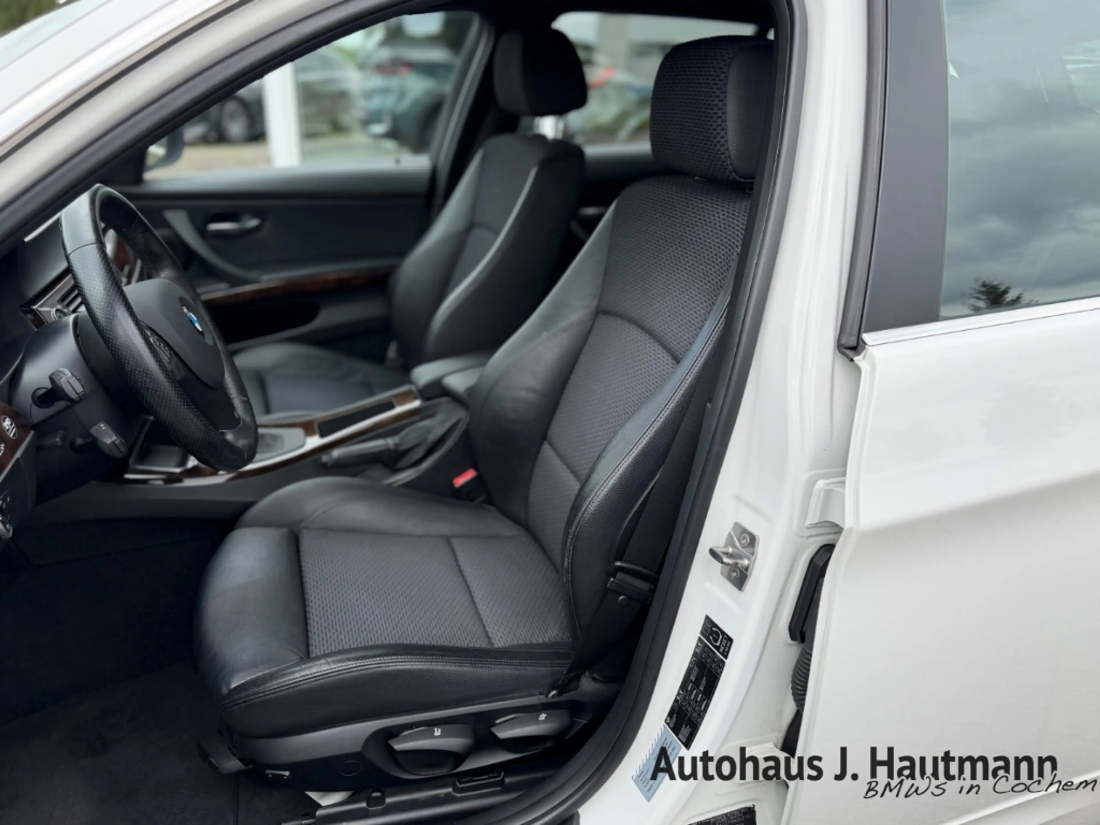 BMW 325 i Touring *1.HAND*adapt.XENON*TEMPO*COMFORT* — photo 9