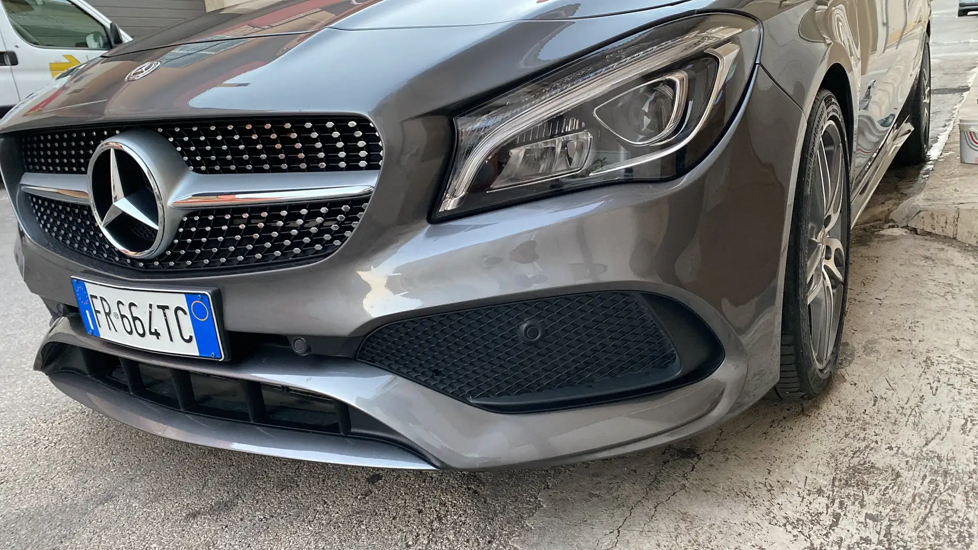 Mercedes-Benz CLA 200 Shooting Brake d Premium auto FL - 2