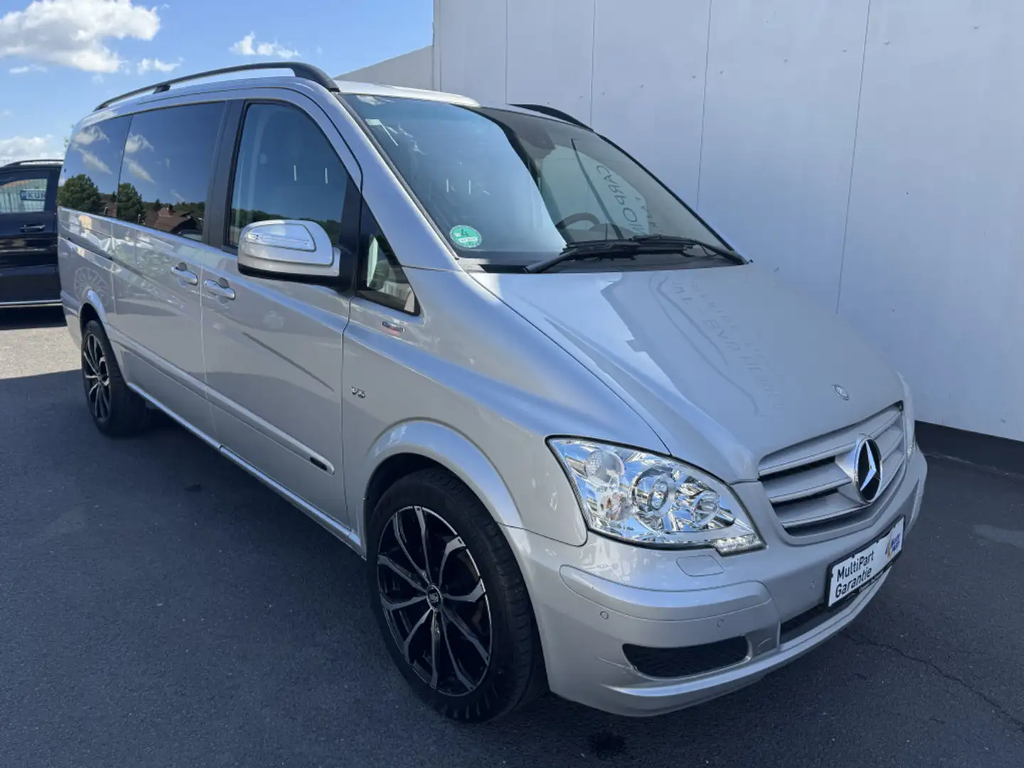 Mercedes-Benz Viano 3.0 CDI Trend Edition BlueEfficiency lang Zilver - 2