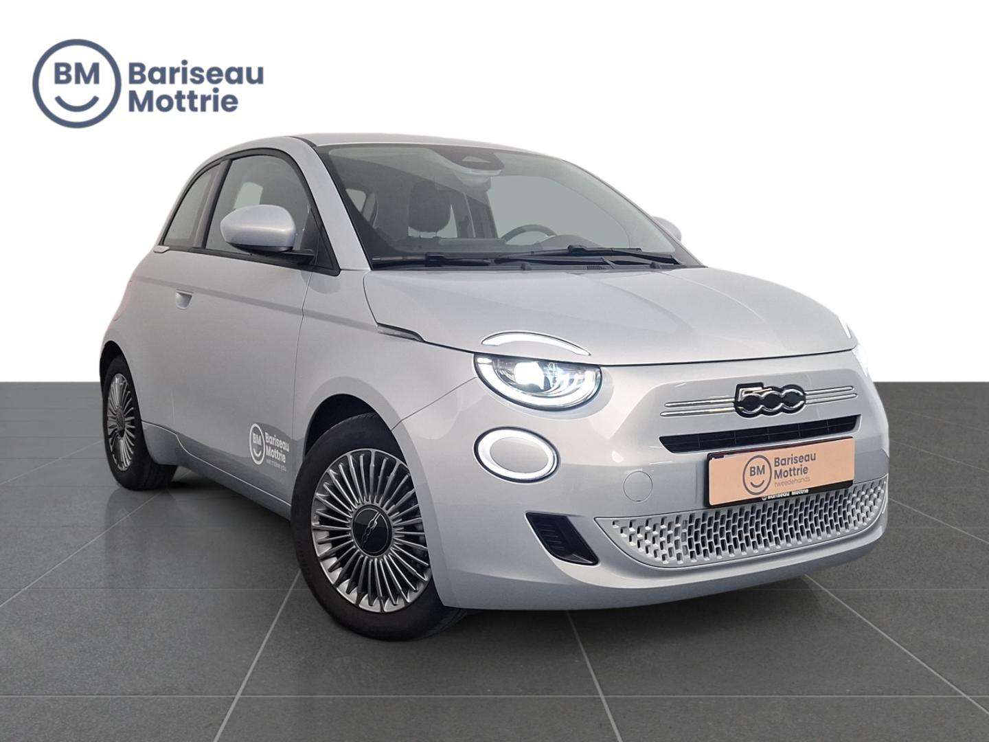 Fiat 500 nuo 320 €/ mėn Benzinas/Elektra 2026m. Hečbekas Mechaninė