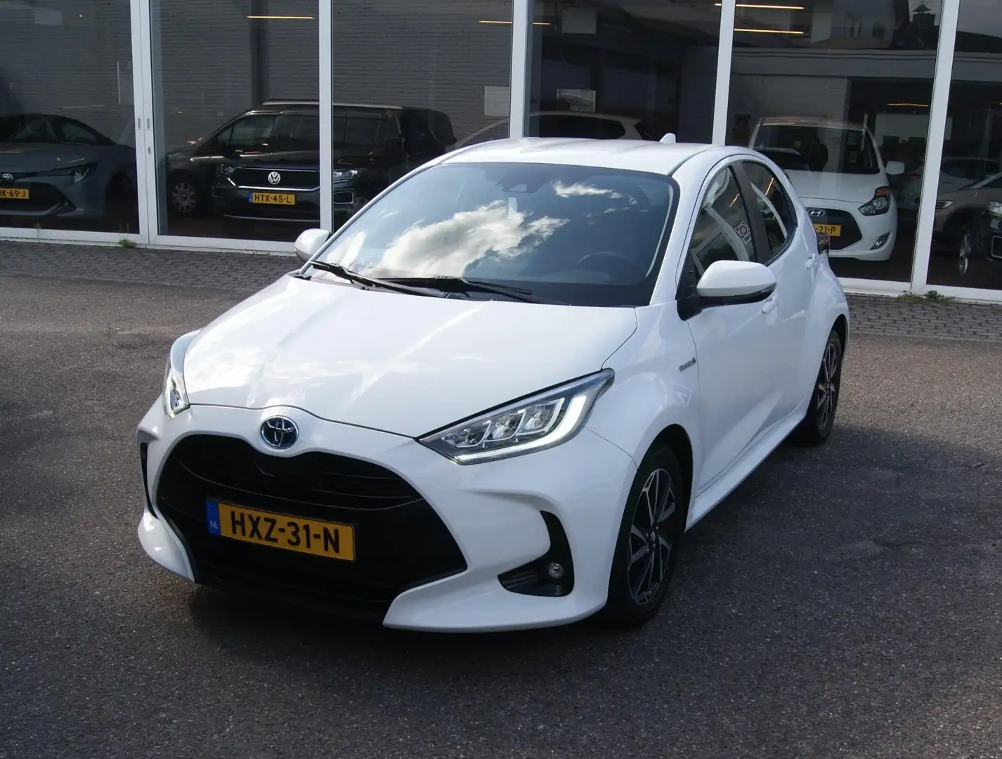 Toyota Yaris 1.5 Hybrid Dynamic Cruise,Clima,Camera,RIJKLAARPRI Wit - 1