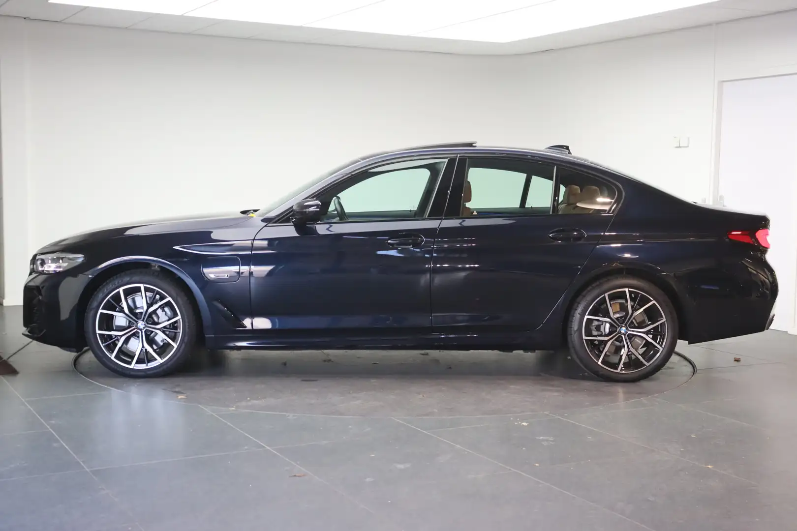 BMW 530 5 Serie 530e High Executive M Sport Automaat / Ach Zwart - 2