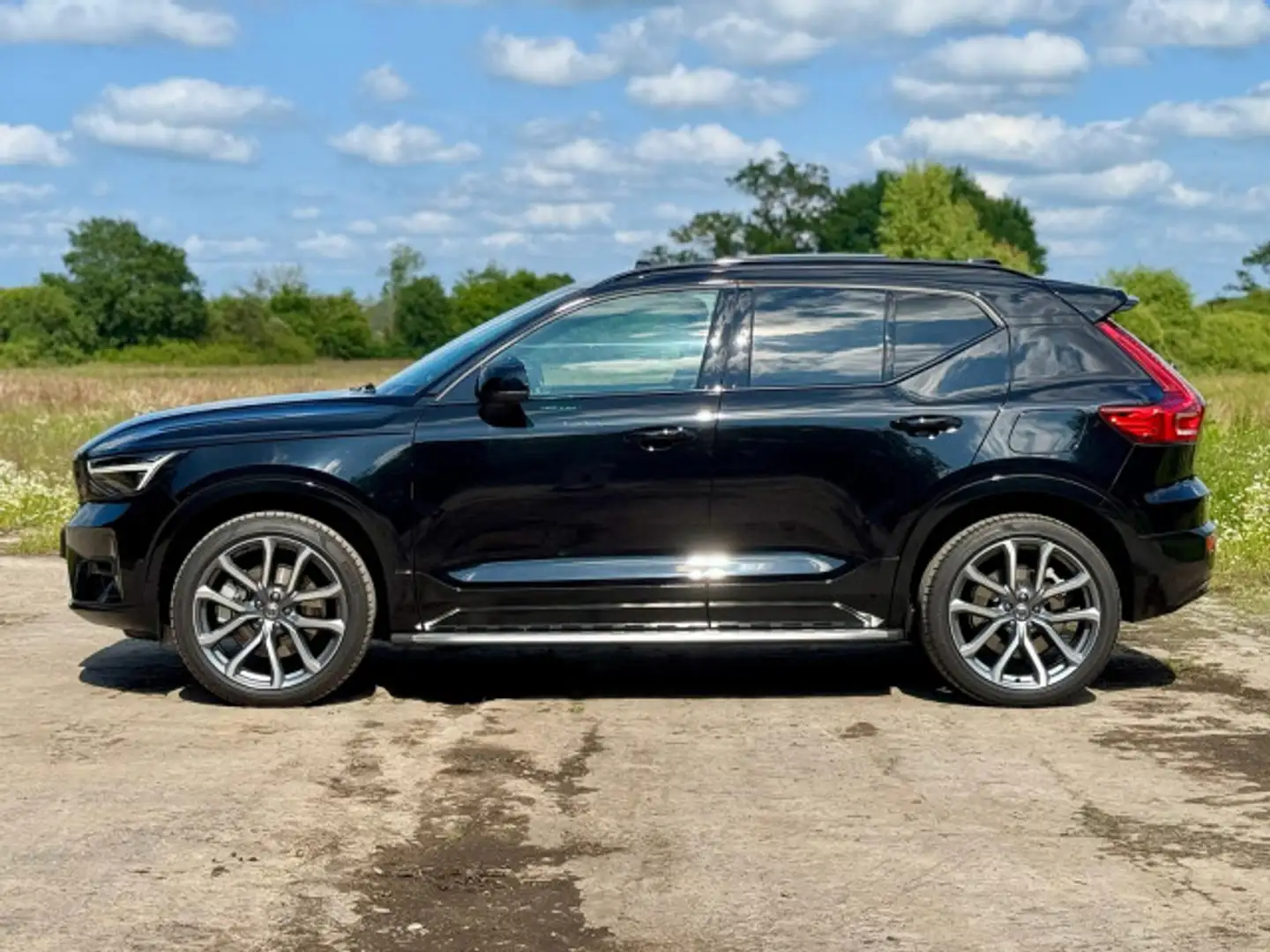 Volvo EX40 Twin Motor Performance Ultra 82 kWh Direct leverba Zwart - 2