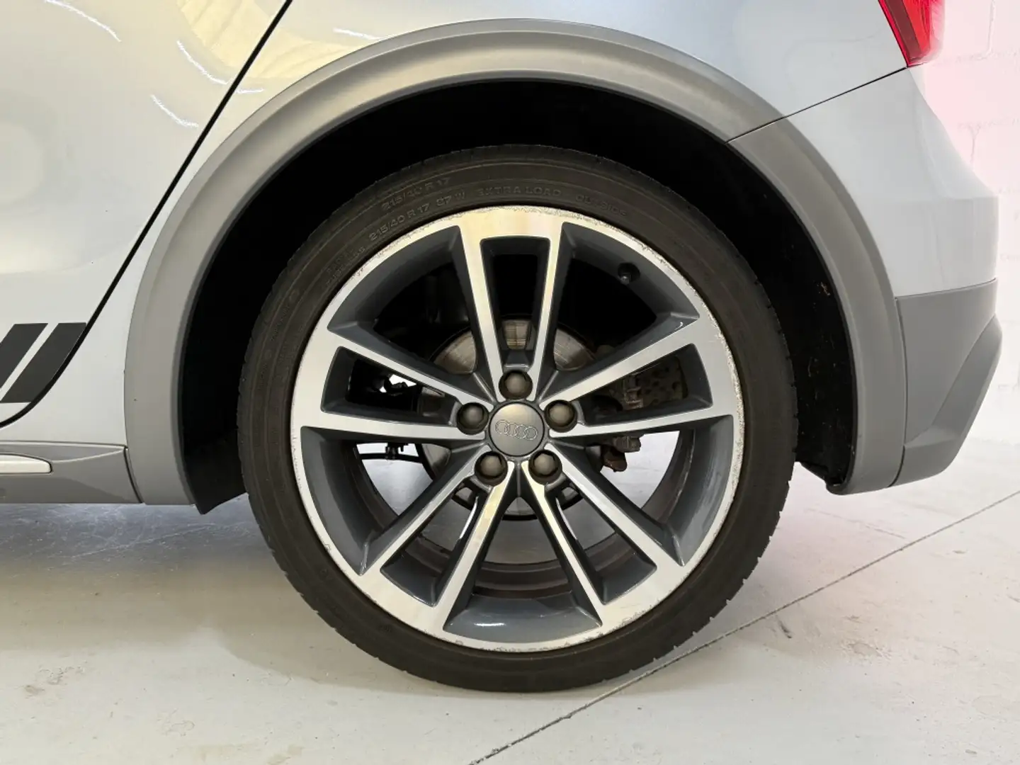 Audi A1 Sportback 1.0 TFSI Active *Camera*Automaat* Grijs - 2