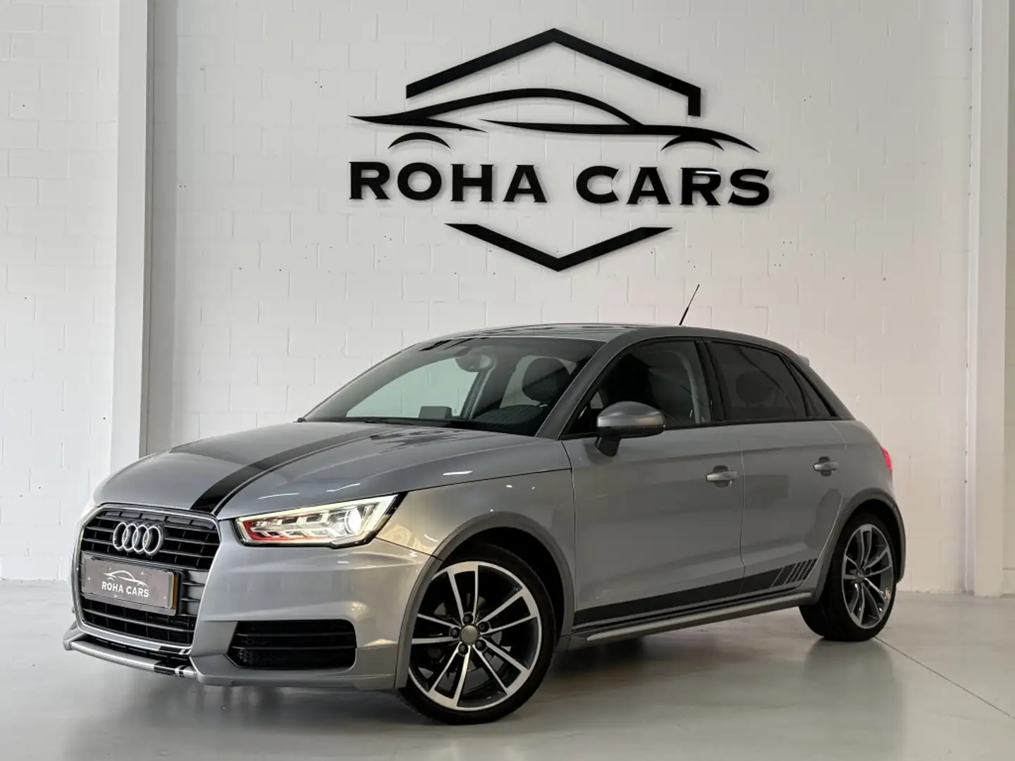 Audi A1 Sportback 1.0 TFSI Active *Camera*Automaat* Grijs - 1
