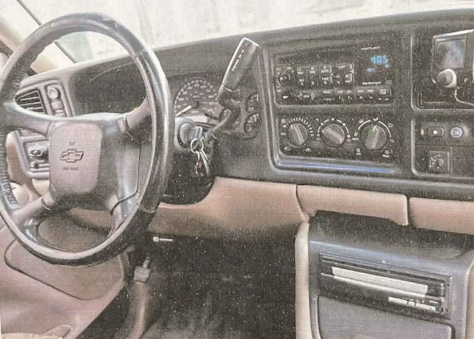 Chevrolet Avalanche Beige - 2