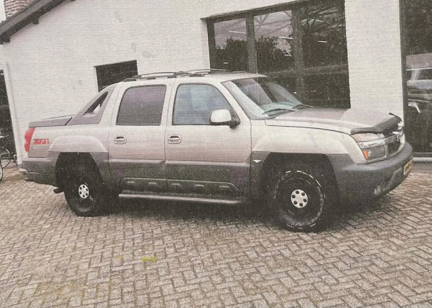 Chevrolet Avalanche Beige - 1