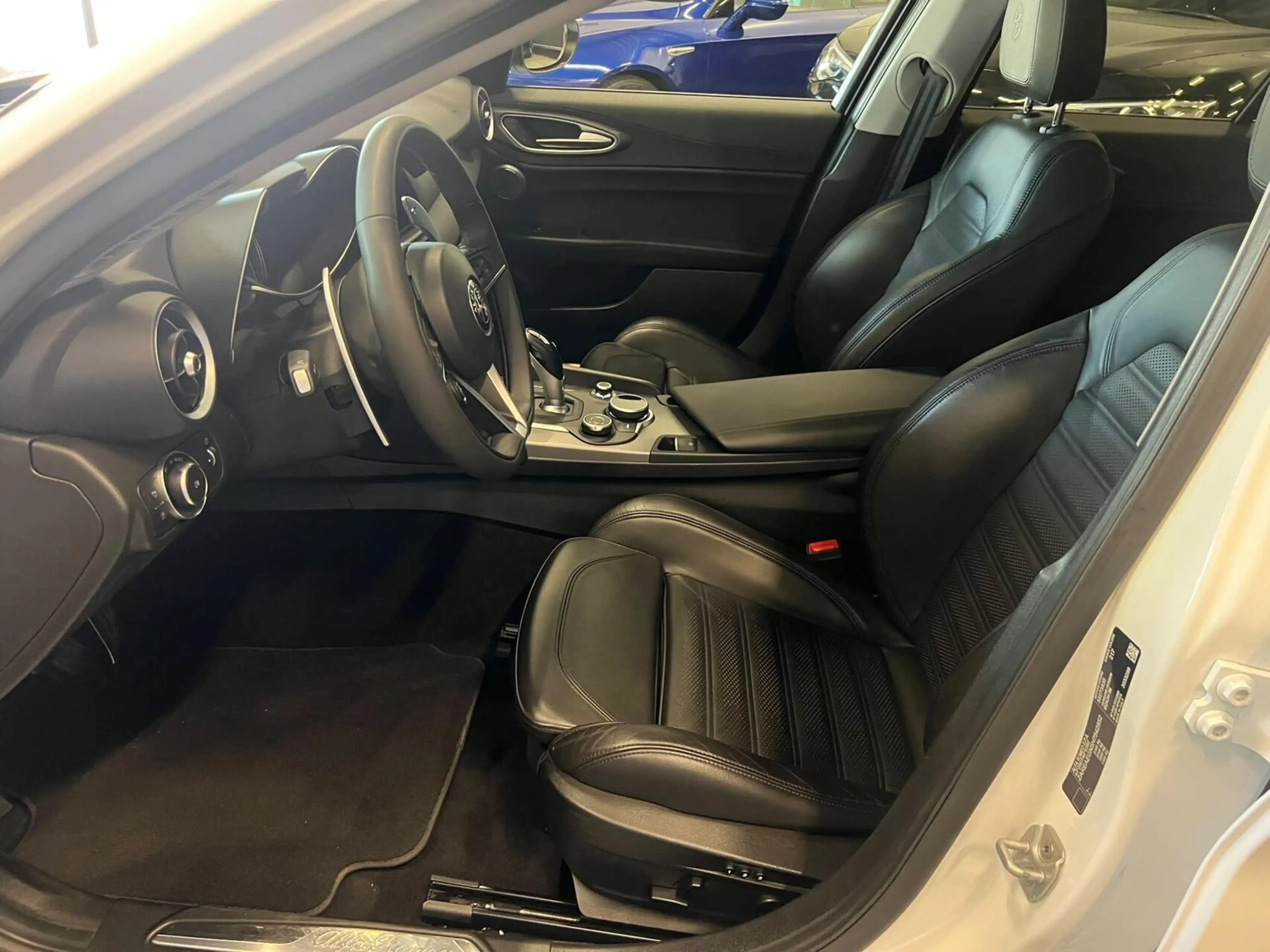 Alfa Romeo Giulia 2.0T Q4 Veloce, 65dkm, 320pk, Squadra — photo 13