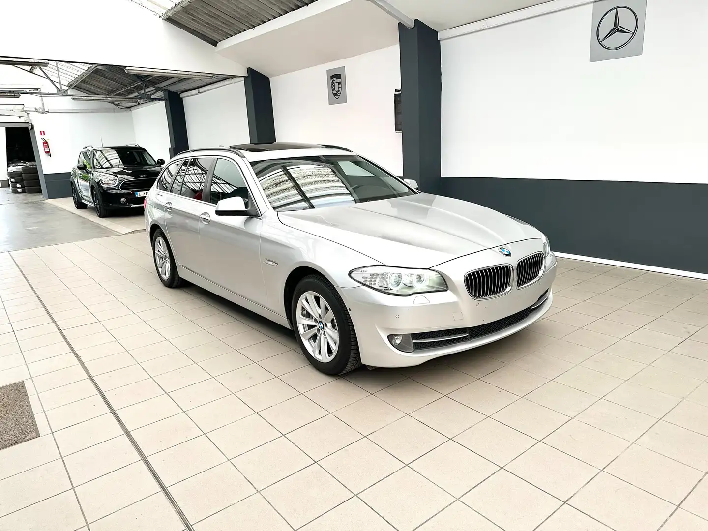 BMW 520 dAS Touring "237.000Km" Cuir-Clim-Gps-Xenon-Toit P Grau - 2