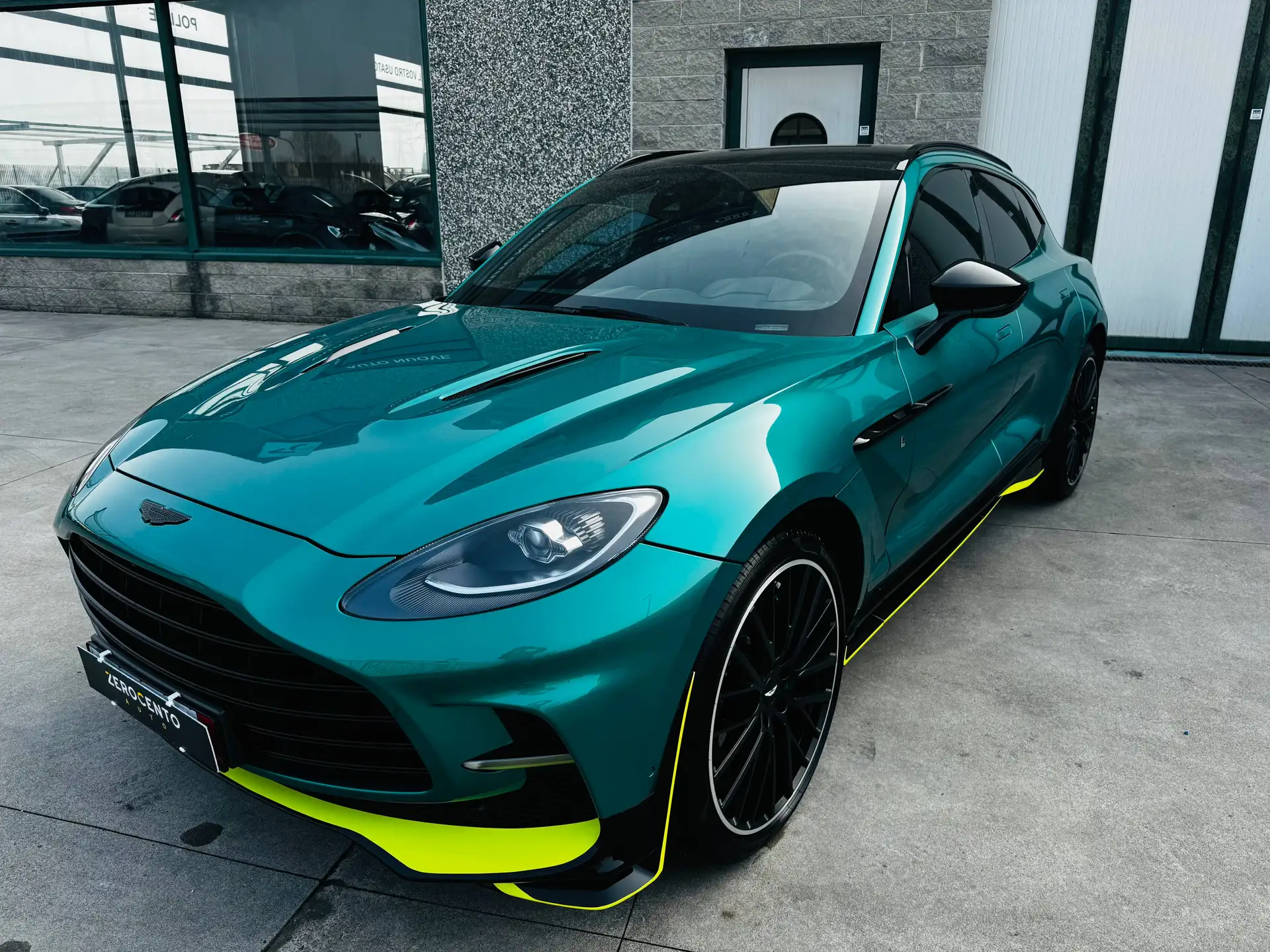 애스턴마틴 DBX 4.0 V8 2024 청록 사진 1