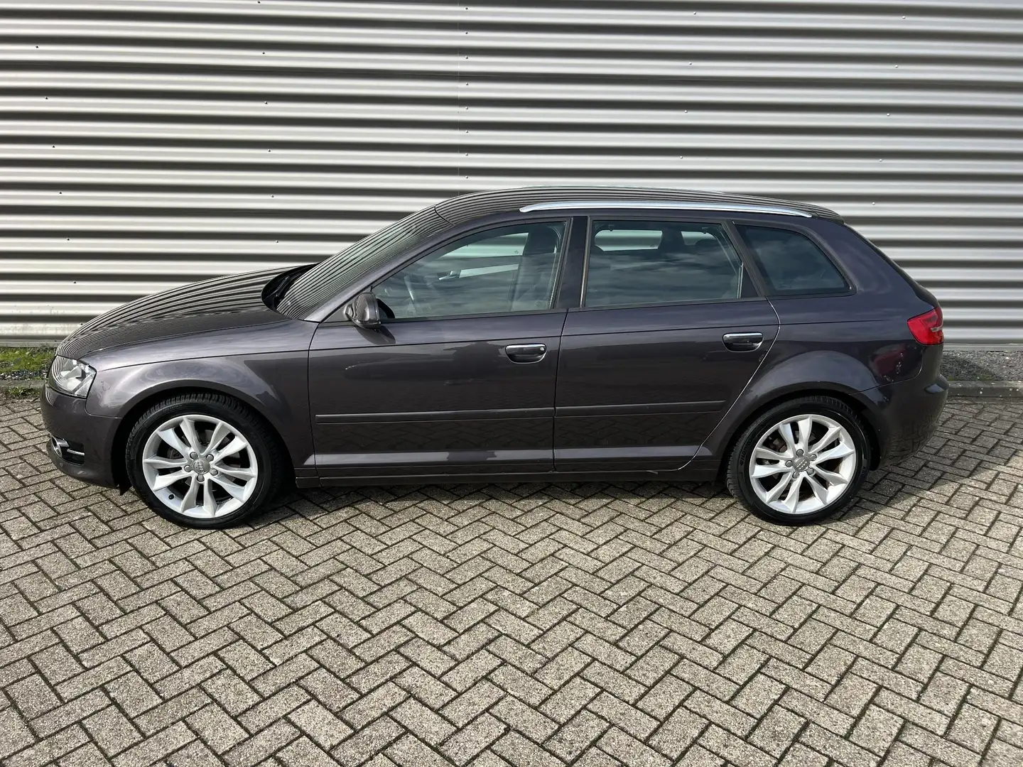 Audi A3 Sportback 1.4 TFSI Ambition Automaat Grigio - 2