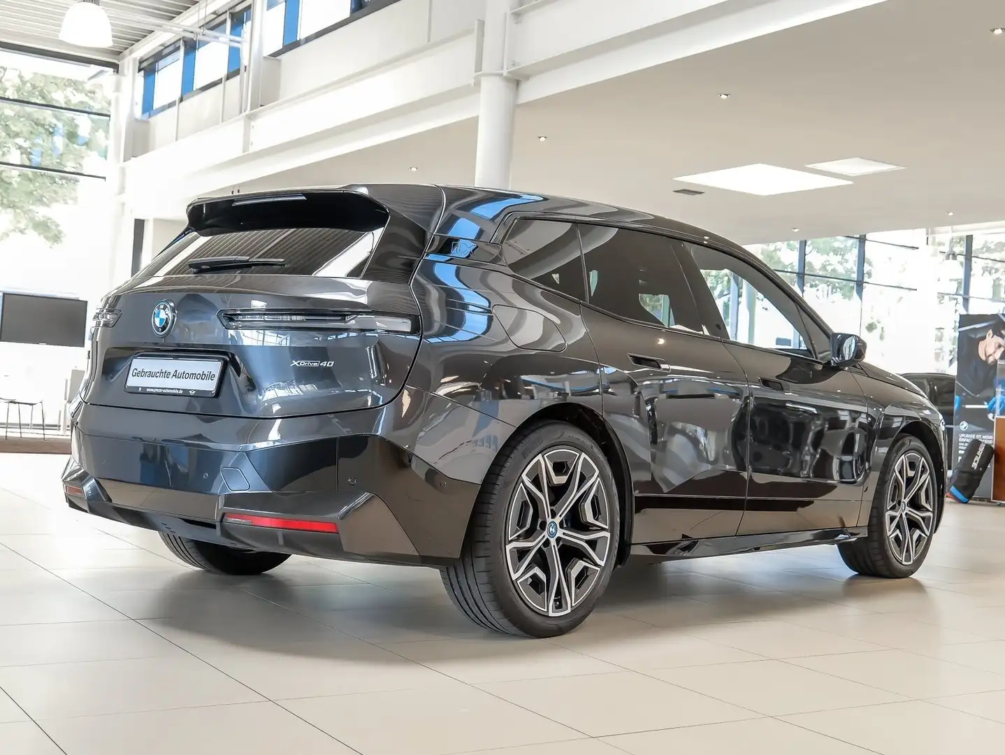 BMW iX xDrive40 Skylounge+AHK+Driv.Ass.Prof.+Laserlicht+H Grau - 2