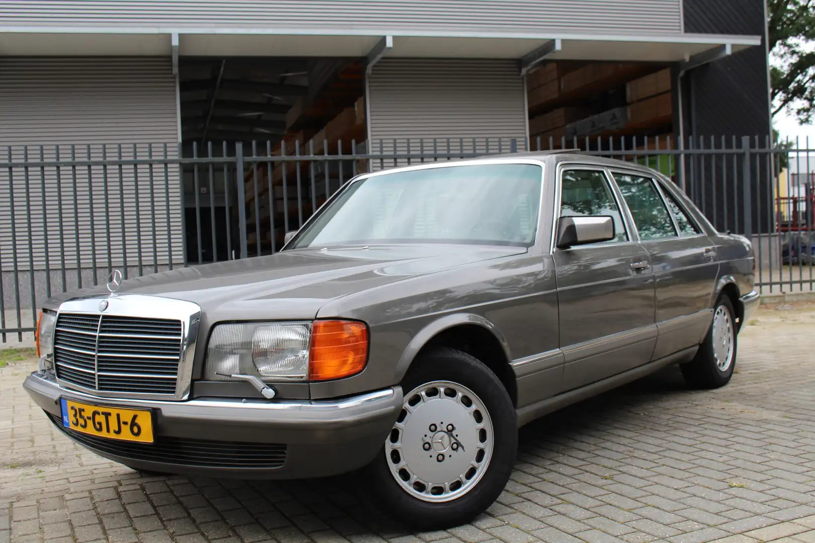 Mercedes-Benz S 500 SEL V8 FULL OPTION! PRACHTIGE AUTO! Šedá - 1