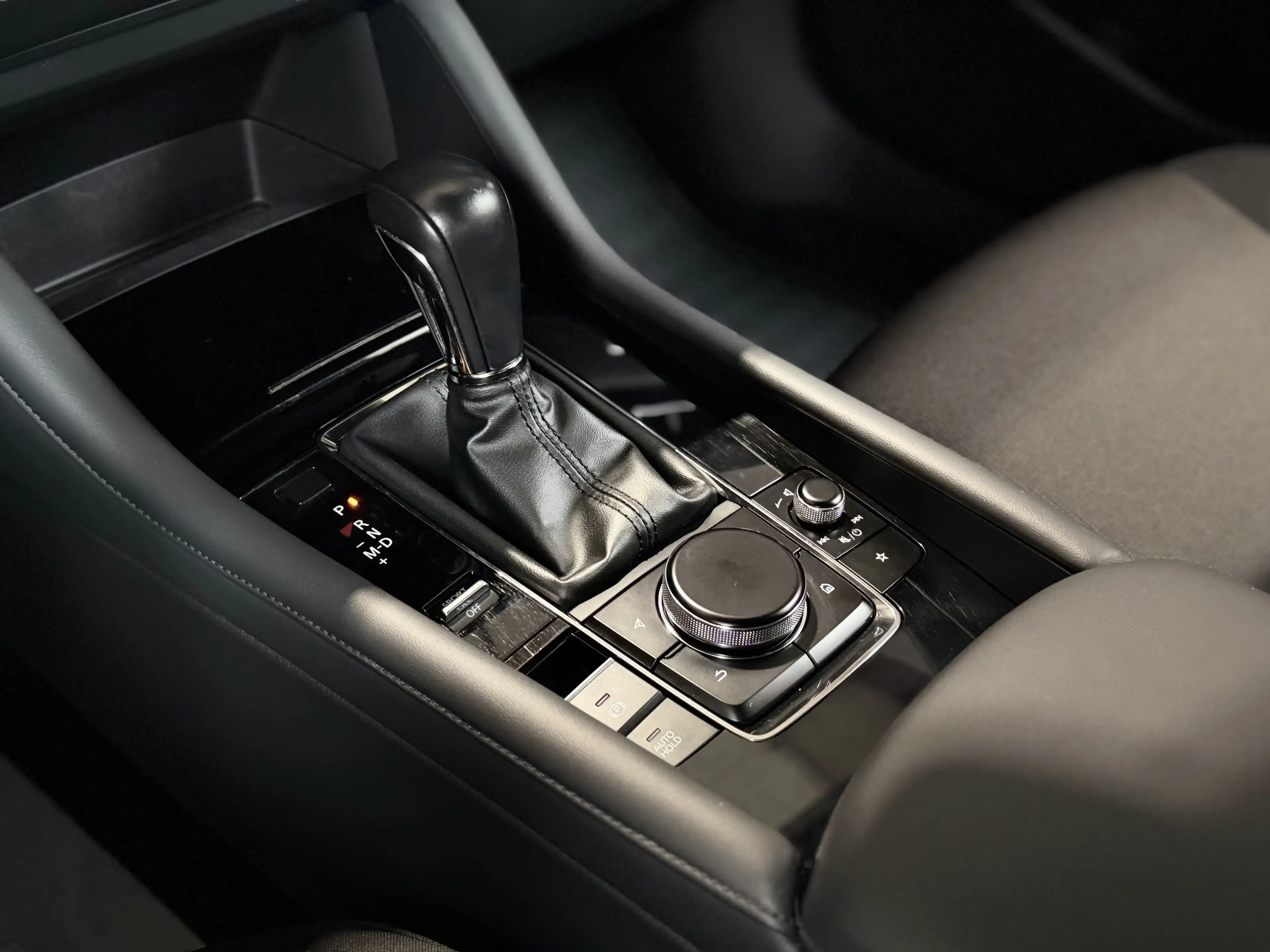 Mazda 3 Selection*BOSE*HUD*CARPLAY*LED*ACC*LEDER* — photo 15