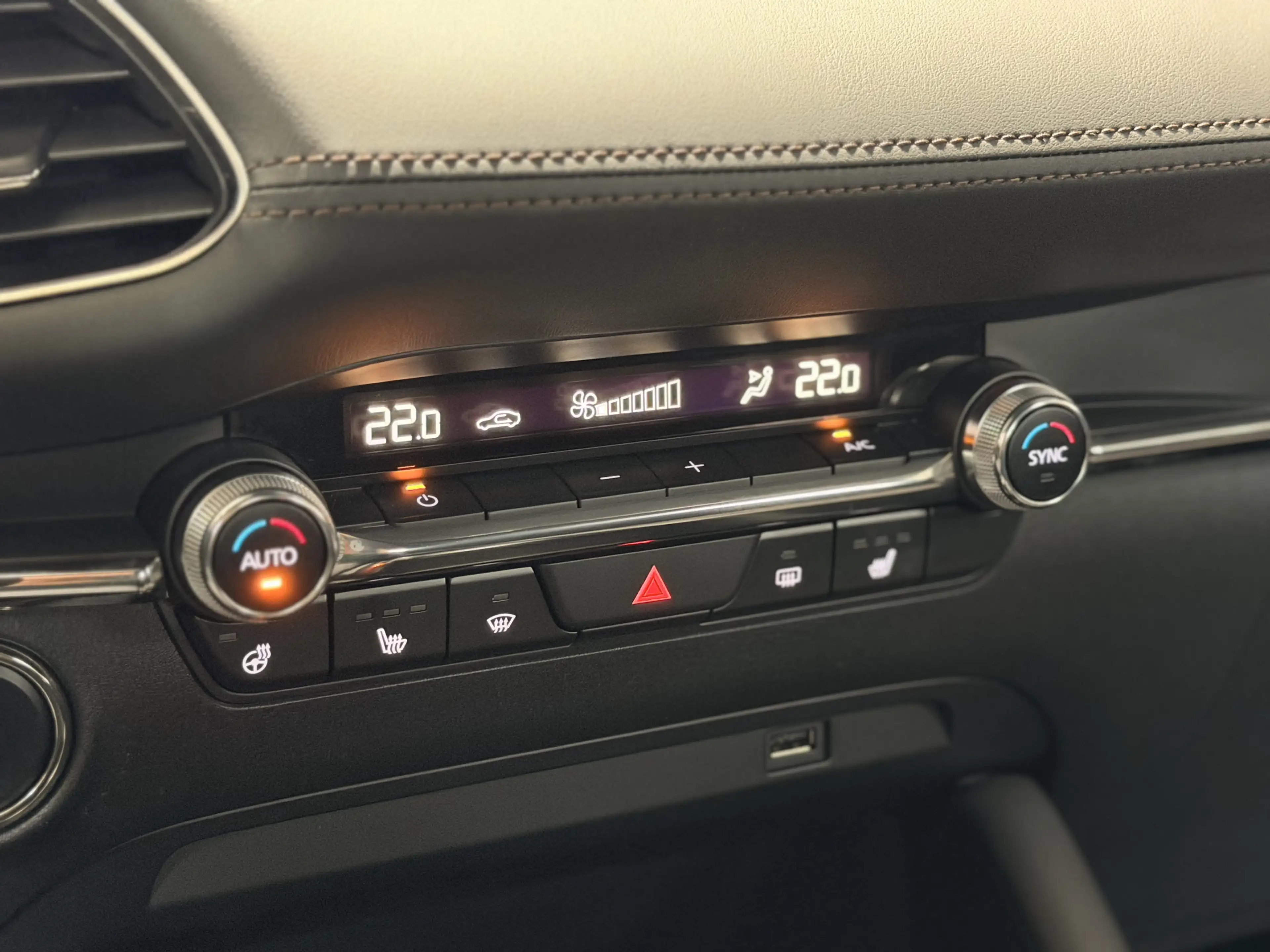 Mazda 3 Selection*BOSE*HUD*CARPLAY*LED*ACC*LEDER* — photo 13