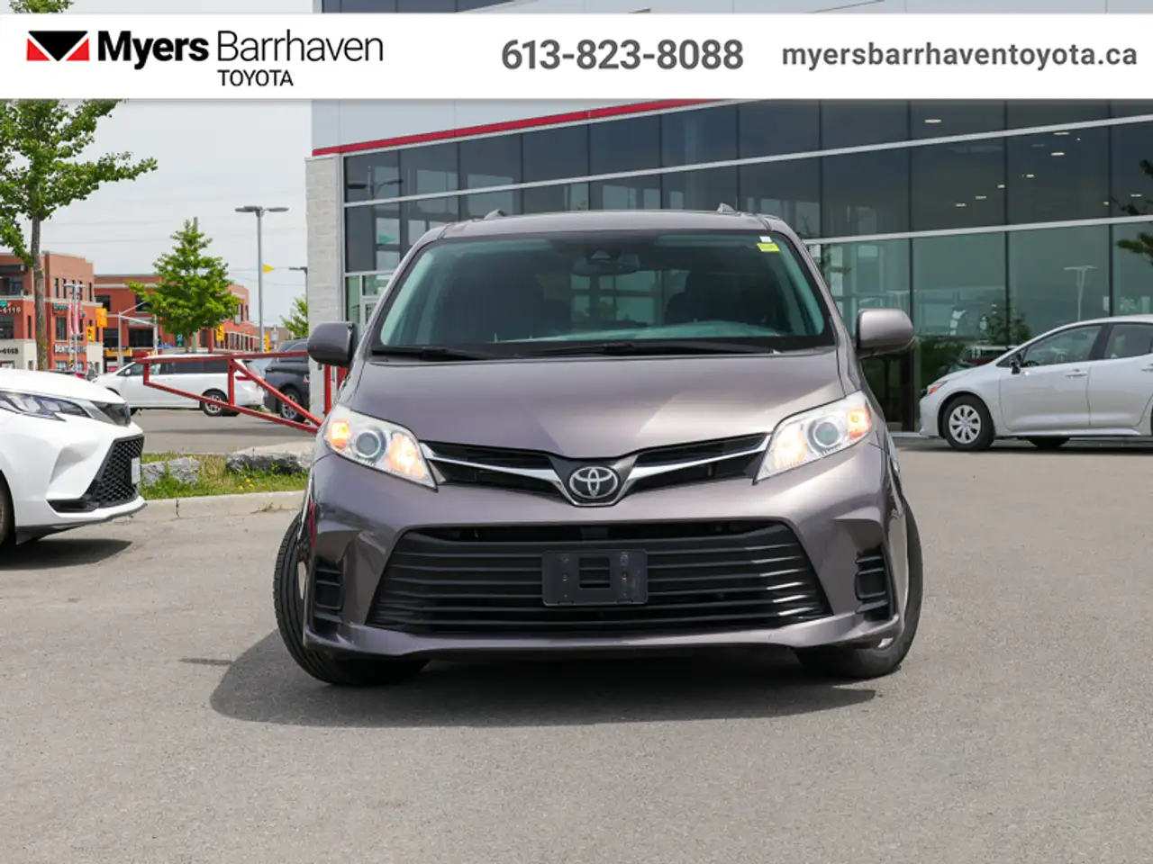 Toyota Sienna снимка Toyota Sienna