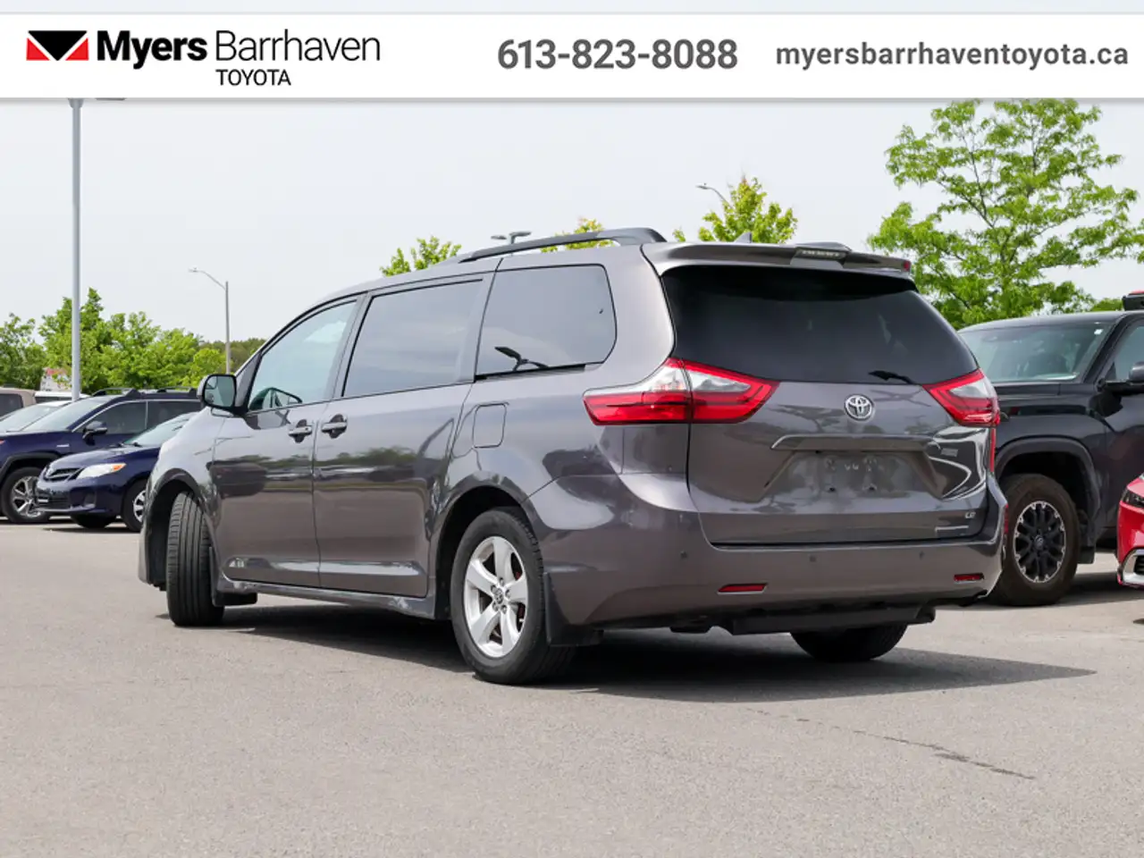 Toyota Sienna снимка Toyota Sienna