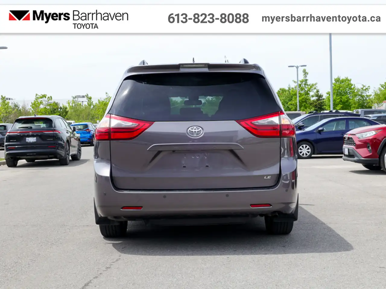 Toyota Sienna снимка Toyota Sienna
