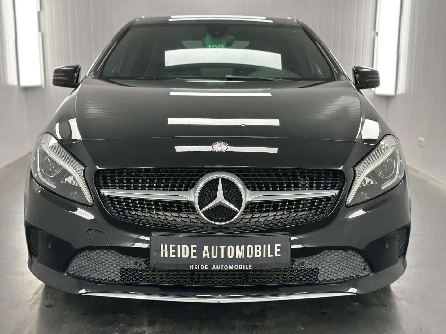 Mercedes-Benz A 180 BlueEfficiency Parkpaket Navigation Noir - 2