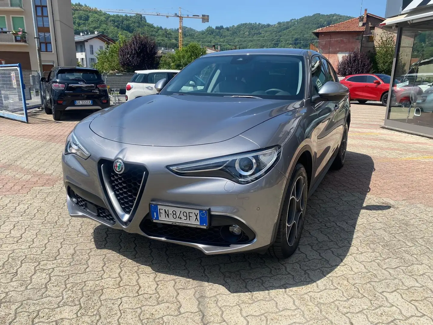Alfa Romeo Stelvio 4x4  2.2 t Executive Q4 210cv Auto GOMME NUOVE Grigio - 2