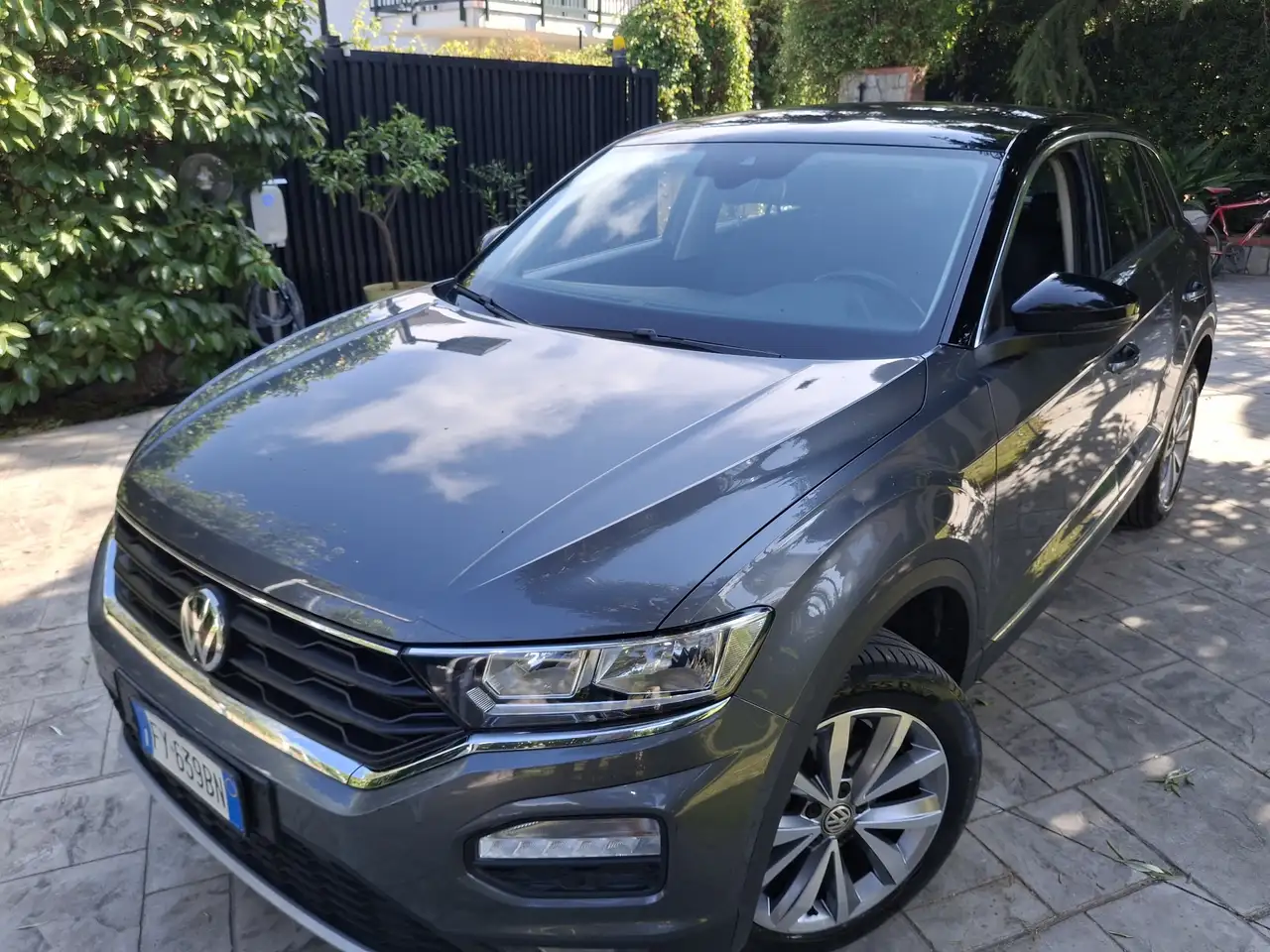 Volkswagen T-Roc 1.6 tdi Style — photo 1 of 5