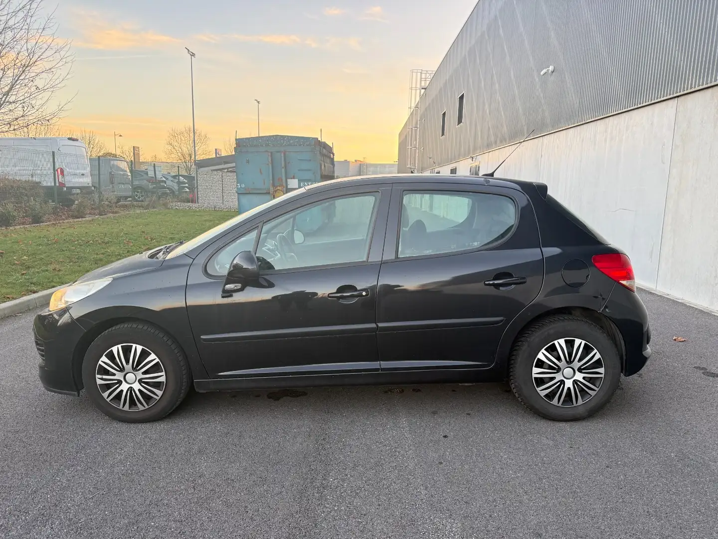 Peugeot 207 207 1.4e 75ch Urban Noir - 2