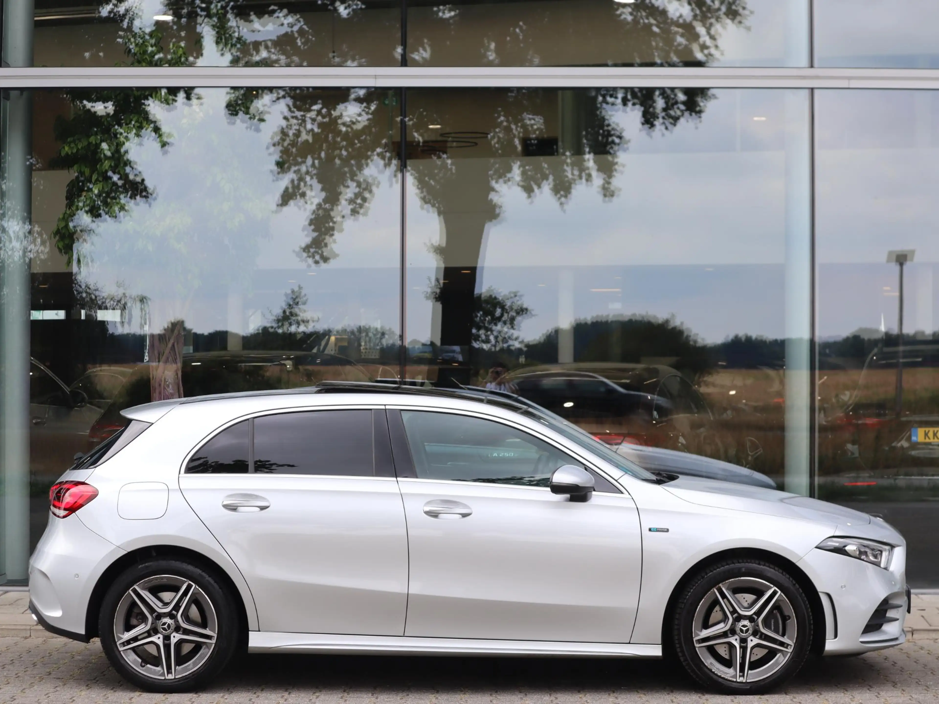 Mercedes-Benz A 250 e Business Solution AMG Limited — photo 5