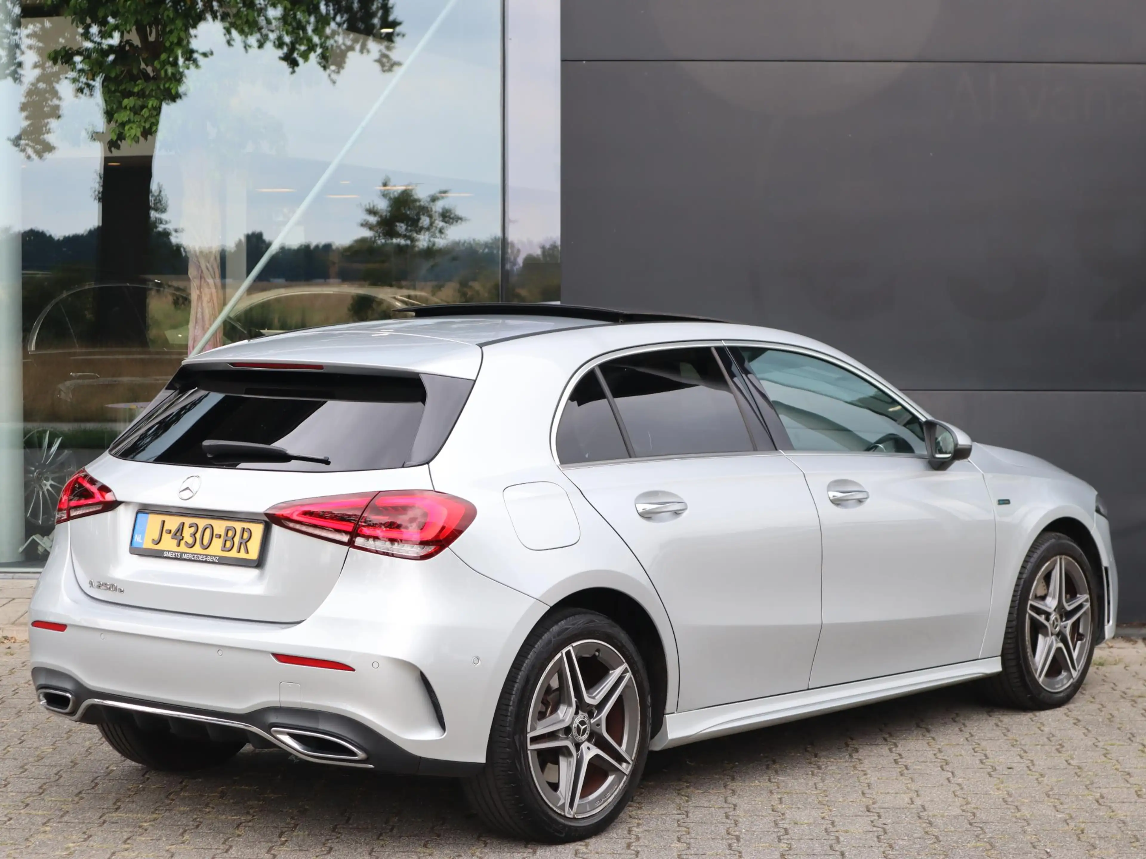 Mercedes-Benz A 250 e Business Solution AMG Limited — photo 2