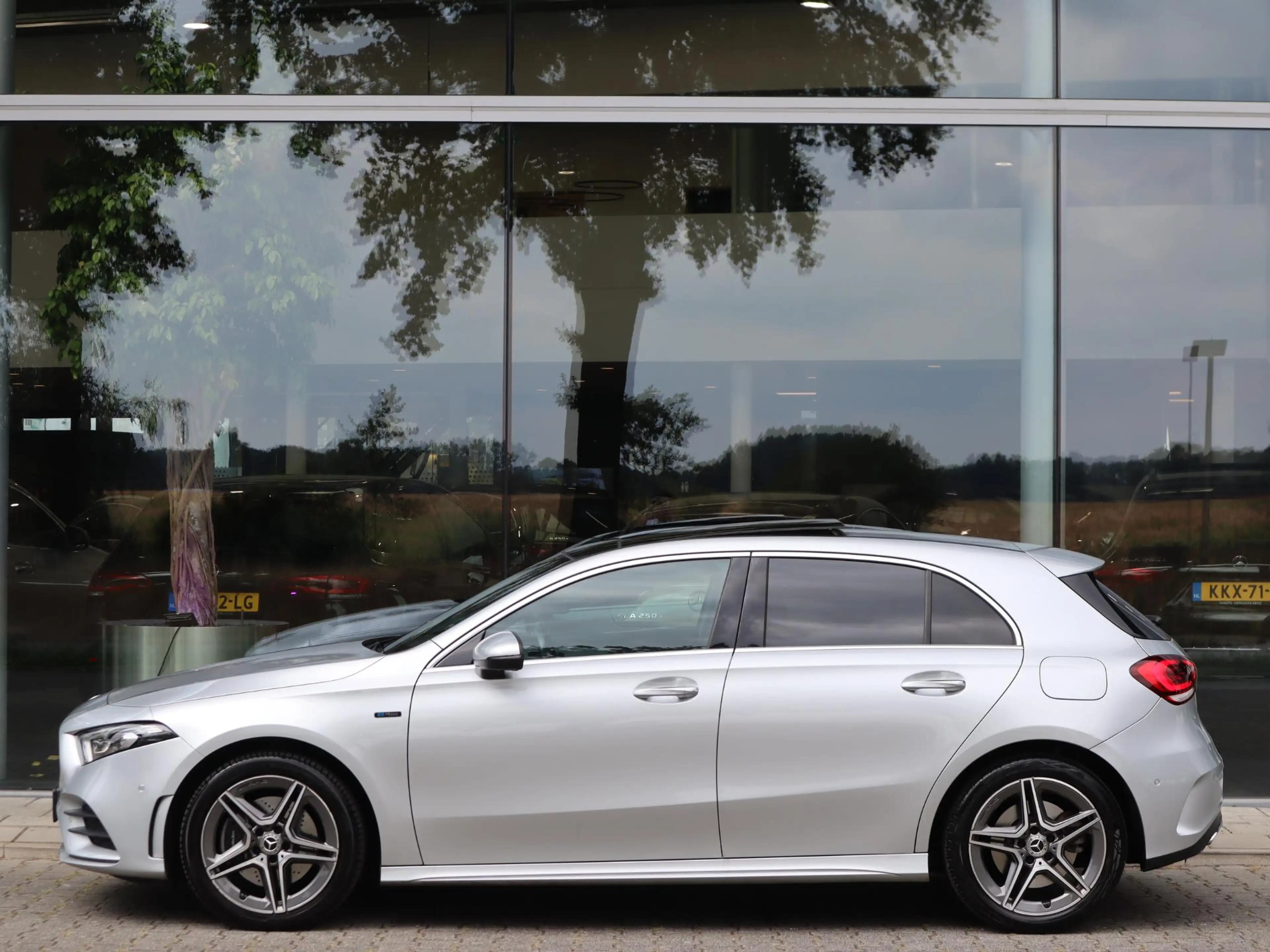 Mercedes-Benz A 250 e Business Solution AMG Limited — photo 4