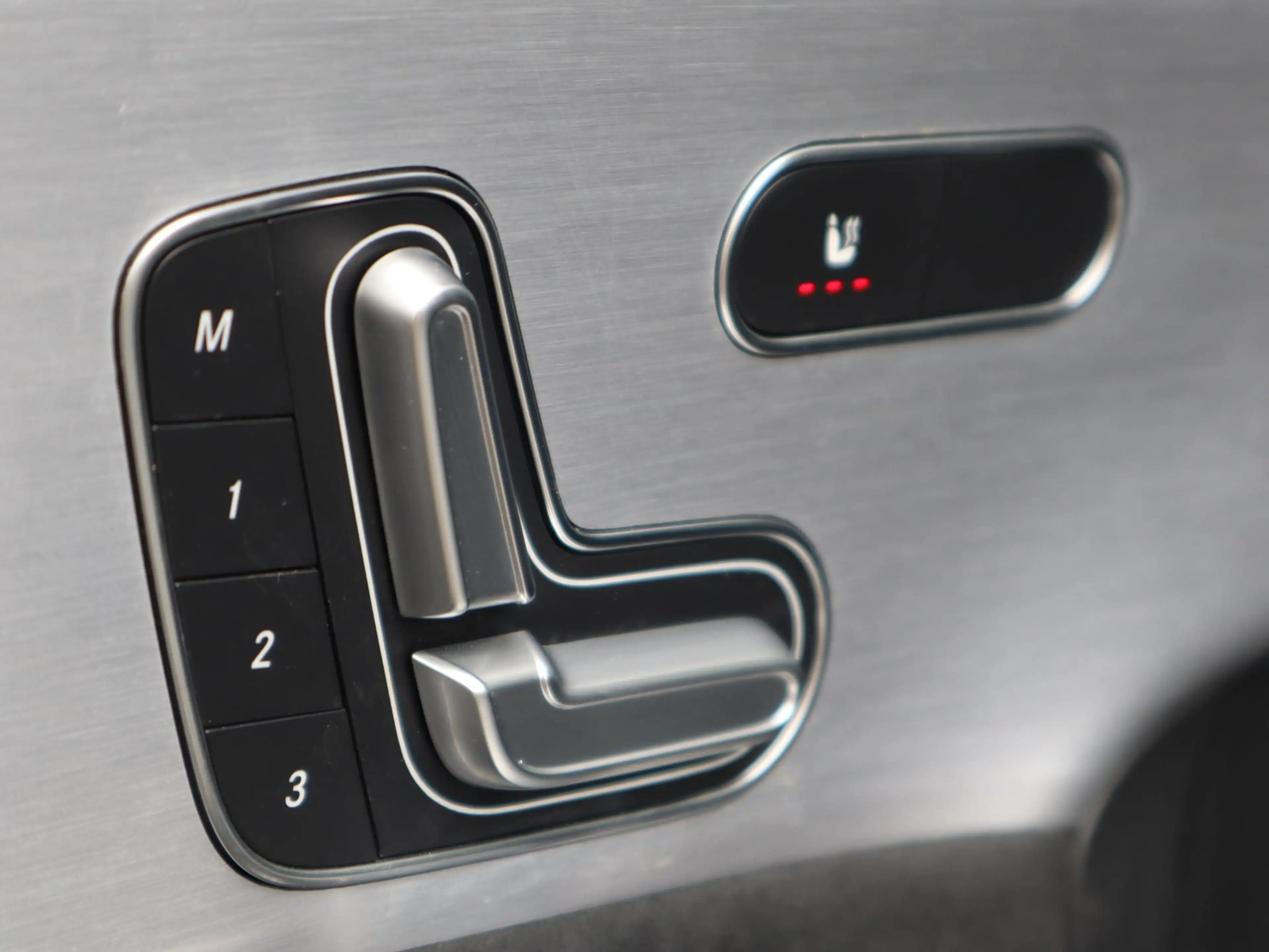 Mercedes-Benz A 250 e Business Solution AMG Limited — photo 14