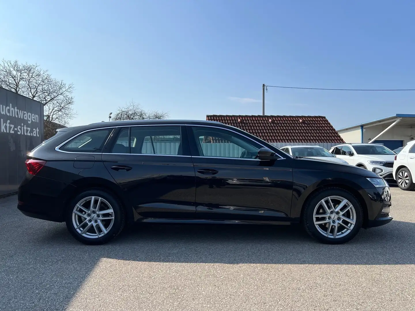 Skoda Octavia Combi 2,0 TDI Premium DSG | MATRIX Schwarz - 2