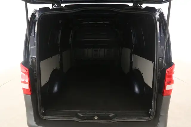 Mercedes-Benz Vito view 3