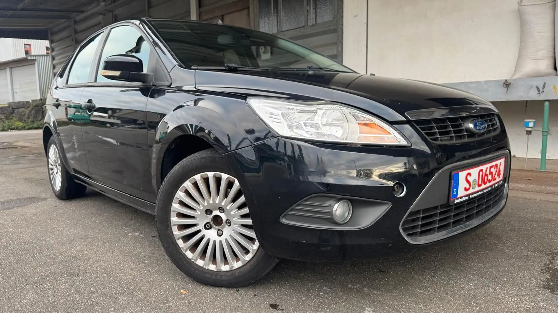 Ford Focus FOCUS +1.6 +TÜV+GARANTIE+KLIMATRO.+TEMPO.+5TÜRIG Schwarz - 2