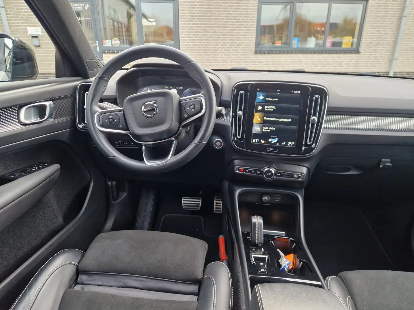 Volvo XC40 1.5 T4 Recharge R-Design NL AUTO! Grijs - 2