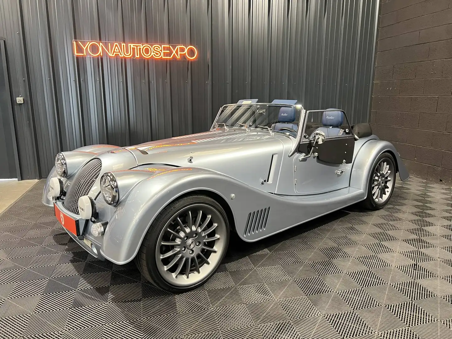 Morgan 3.0 335 BESPOKE Grijs - 2